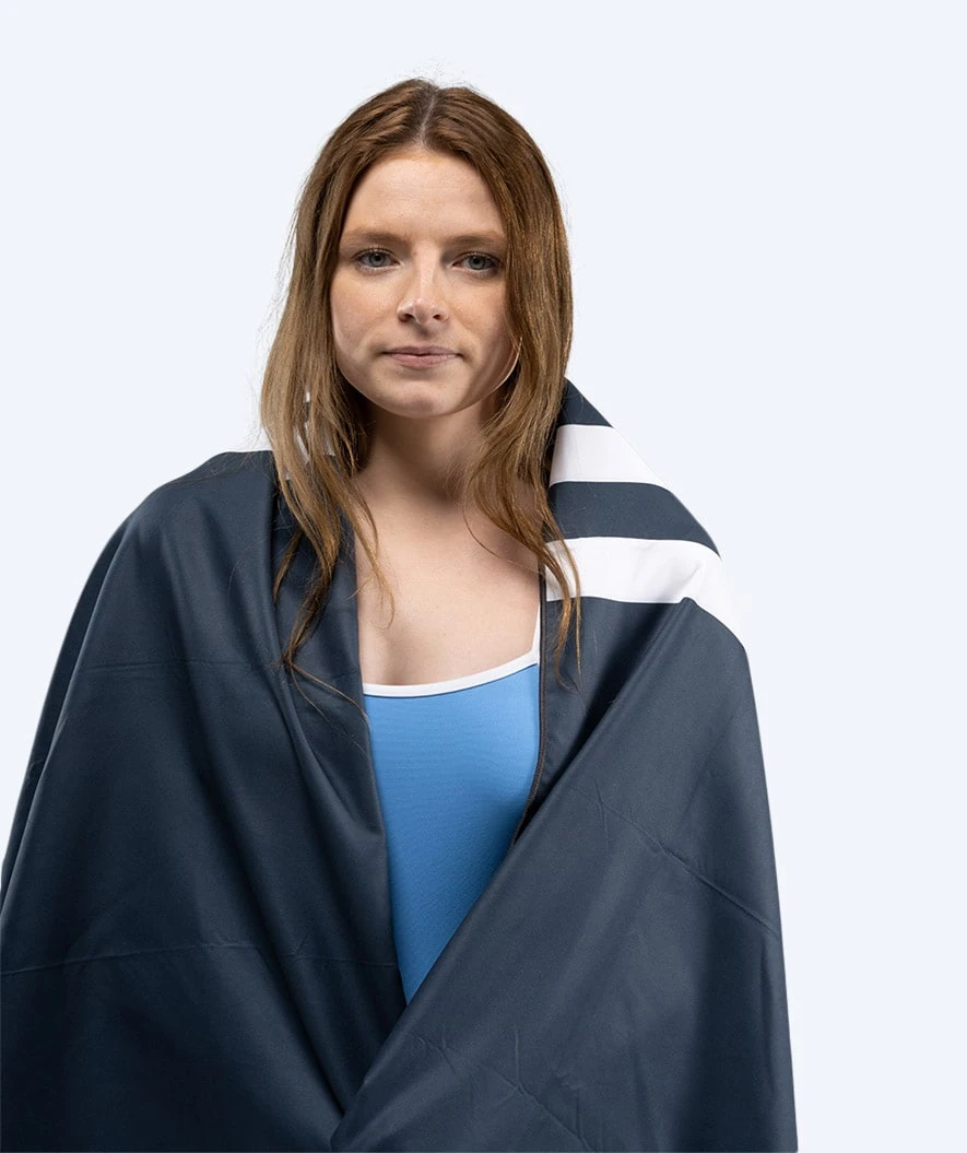 Watery Microfiber Håndkle - Eco Nebraska - Mørkeblå - Bilde 10